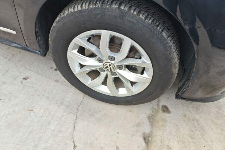 Used Volkswagen Passat 2017 330TSI DSG Luxury Edition Right Front Wheel Hub