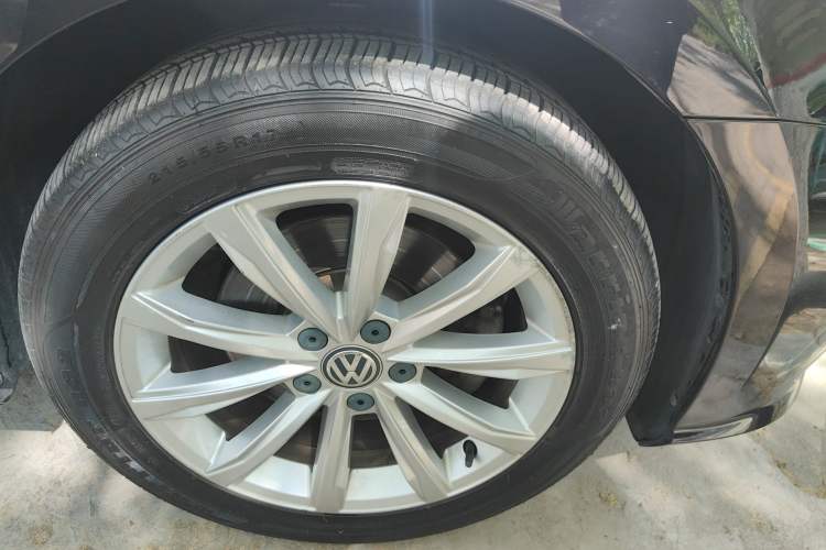 Used Volkswagen Passat 2017 330TSI DSG Luxury Edition Right Front Wheel Hub