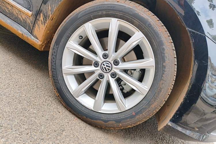Used Volkswagen Passat 2017 330TSI DSG Luxury Edition Right Front Wheel Hub
