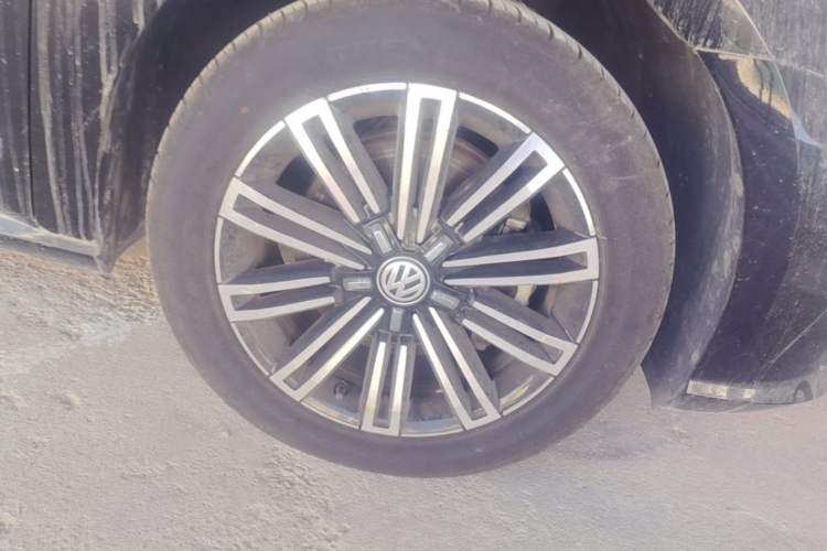 Used Volkswagen Passat 2017 330TSI DSG Prestige Edition Right Front Wheel Hub