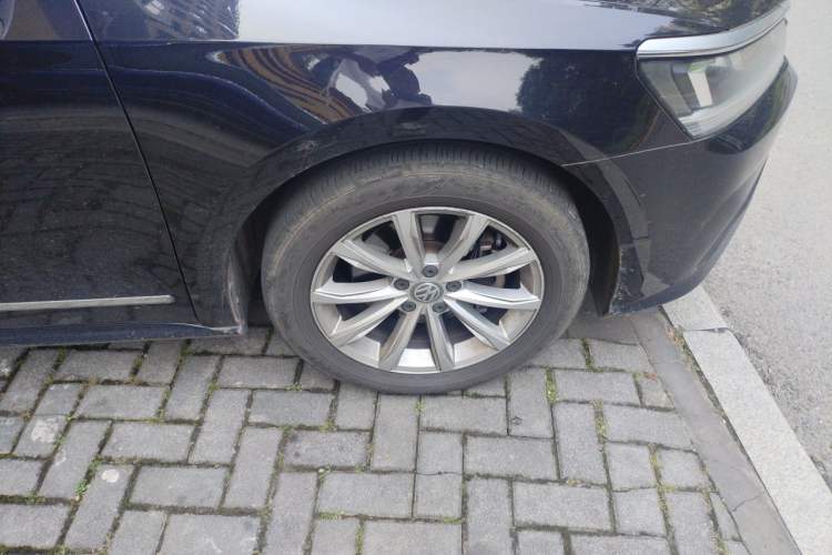Used Volkswagen Passat 2017 330TSI DSG Prestige Edition Right Front Wheel Hub