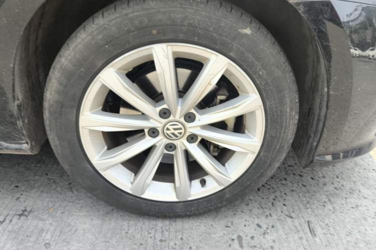 Used Volkswagen Passat 2017 330TSI DSG Luxury Edition Right Front Wheel Hub