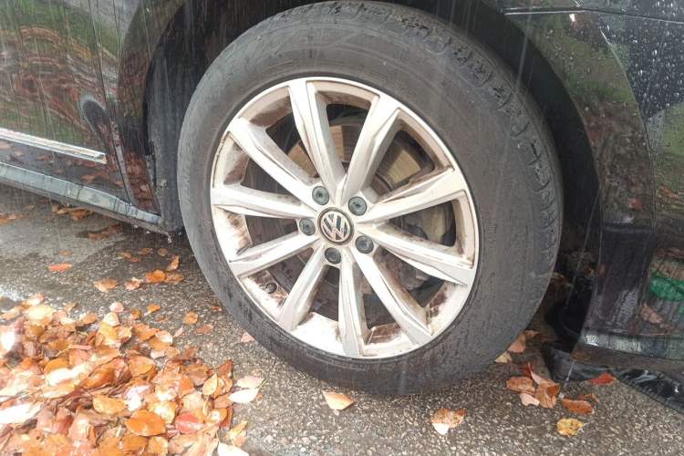 Used Volkswagen Passat 2017 330TSI DSG Luxury Edition Right Front Wheel Hub