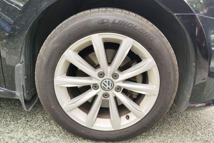 Used Volkswagen Passat 2017 330TSI DSG Luxury Edition Right Front Wheel Hub