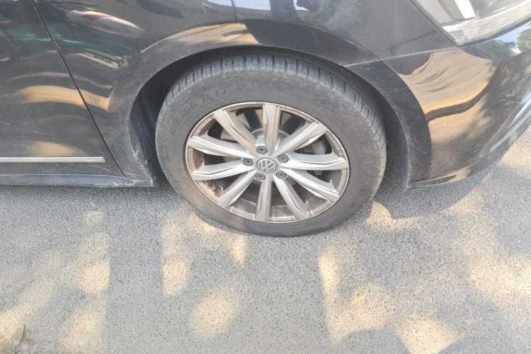 Used Volkswagen Passat 2017 280TSI DSG Luxury Edition Right Front Wheel Hub