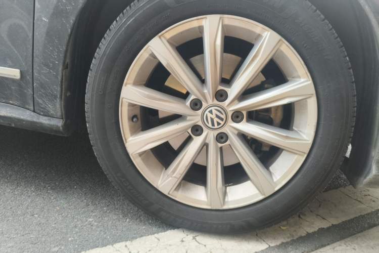 Used Volkswagen Passat 2017 330TSI DSG Luxury Edition Right Front Wheel Hub