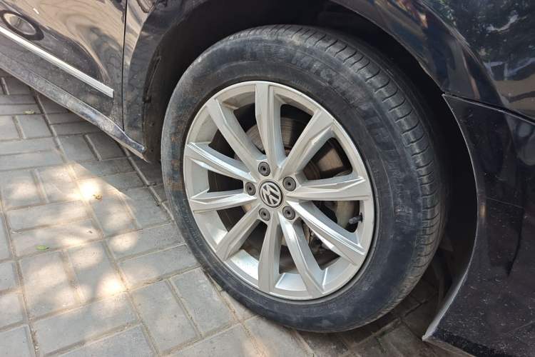 Used Volkswagen Passat 2017 330TSI DSG Luxury Edition Right Front Wheel Hub