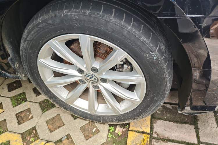 Used Volkswagen Passat 2017 330TSI DSG Luxury Edition Right Front Wheel Hub