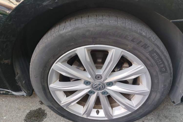 Used Volkswagen Passat 2017 330TSI DSG Luxury Edition Right Front Wheel Hub