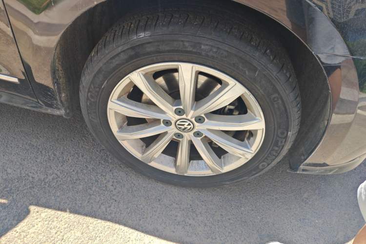 Used Volkswagen Passat 2017 280TSI DSG Luxury Edition Right Front Wheel Hub