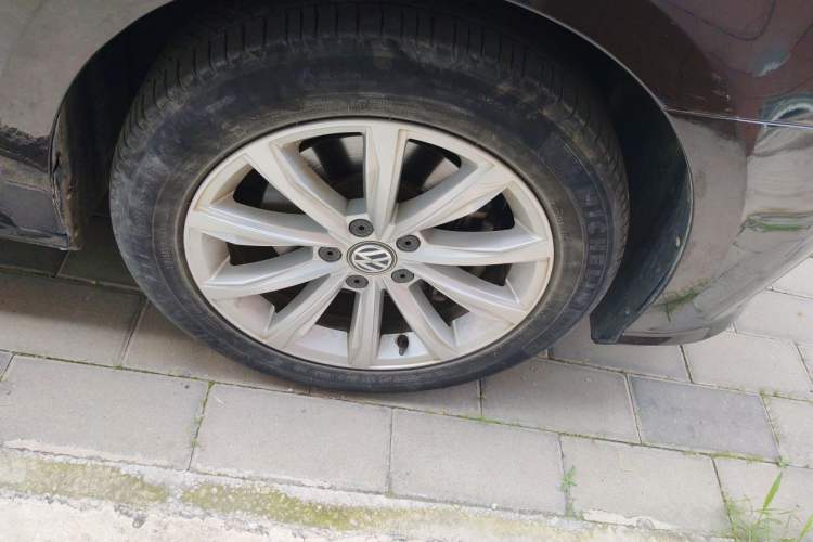 Used Volkswagen Passat 2017 330TSI DSG Luxury Edition Right Front Wheel Hub