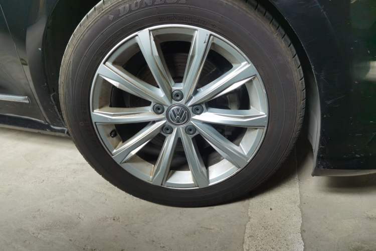 Used Volkswagen Passat 2017 330TSI DSG Luxury Edition Right Front Wheel Hub