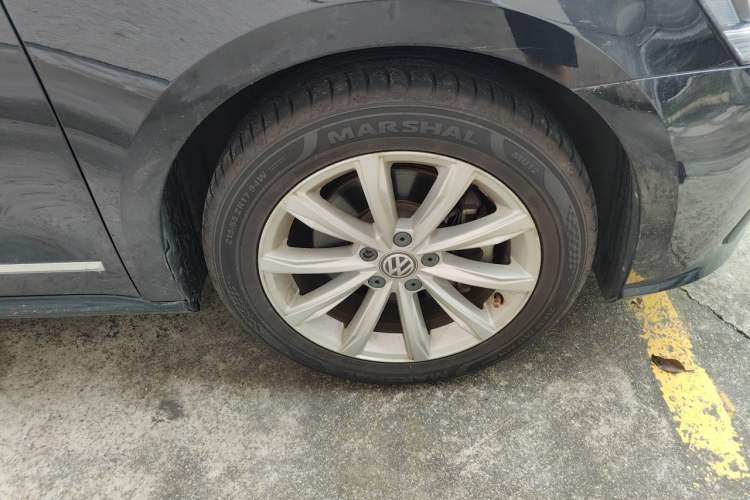 Used Volkswagen Passat 2017 330TSI DSG Luxury Edition Right Front Wheel Hub