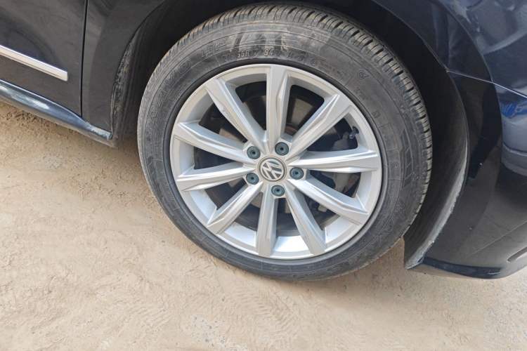 Used Volkswagen Passat 2017 280TSI DSG Luxury Edition Right Front Wheel Hub