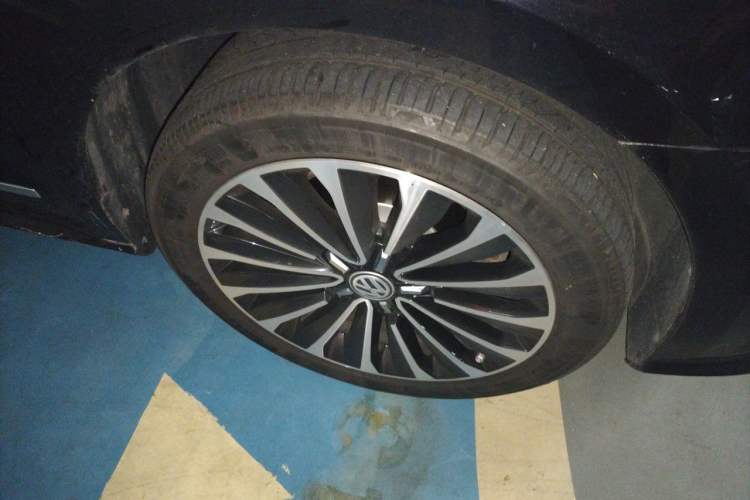 Used Volkswagen Passat 2017 330TSI DSG Prestige Edition Right Front Wheel Hub