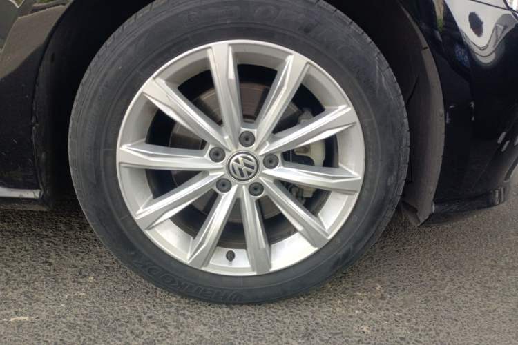 Used Volkswagen Passat 2017 330TSI DSG Luxury Edition Right Front Wheel Hub