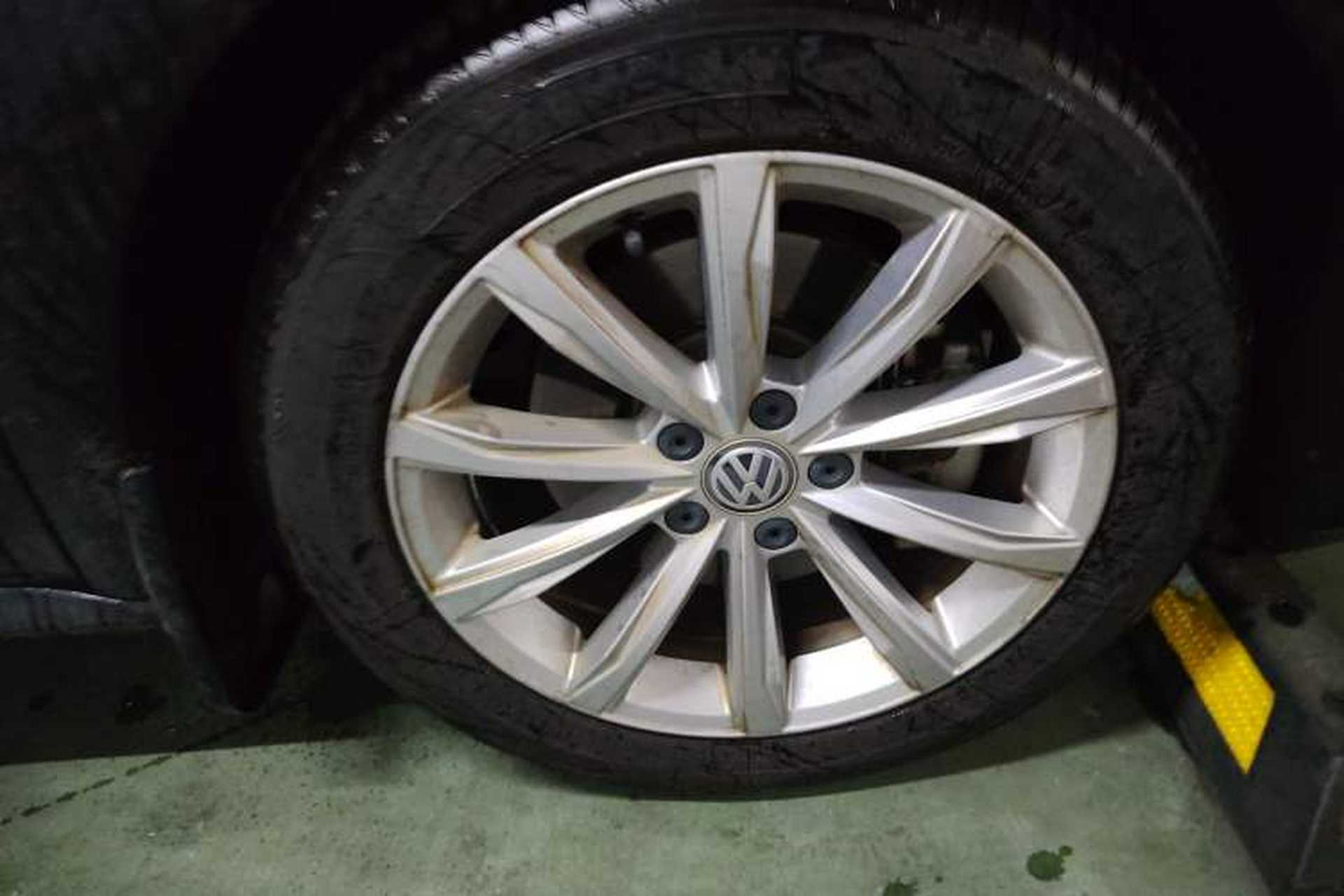 Used Volkswagen Passat 2017 330TSI DSG Luxury Edition Right Front Wheel Hub