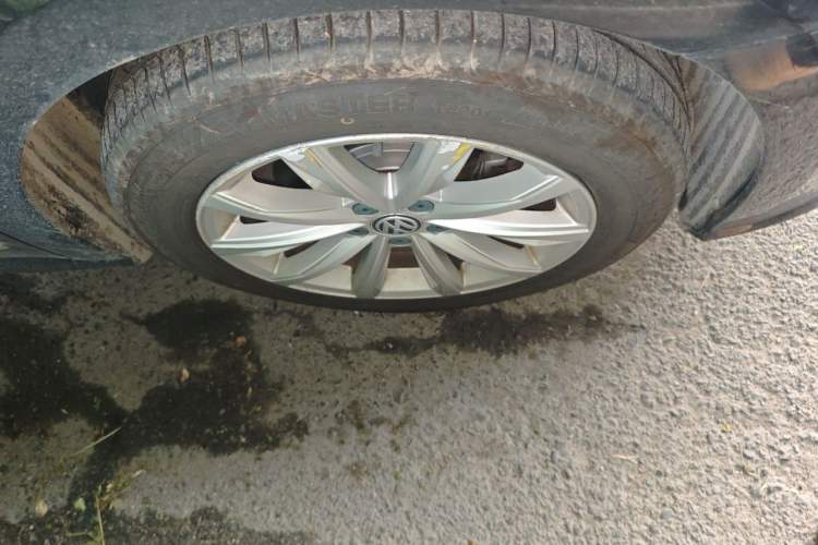Used Volkswagen Passat 2017 330TSI DSG Luxury Edition Right Front Wheel Hub