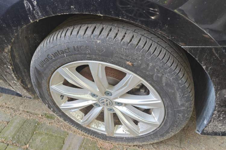 Used Volkswagen Passat 2017 280TSI DSG Luxury Edition Right Front Wheel Hub