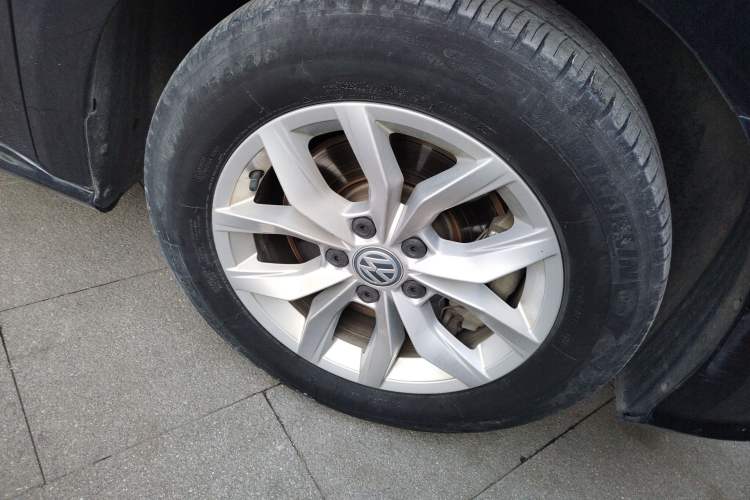 Used Volkswagen Passat 2017 330TSI DSG Luxury Edition Right Front Wheel Hub