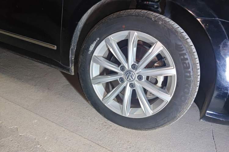 Used Volkswagen Passat 2017 280TSI DSG Luxury Edition Right Front Wheel Hub