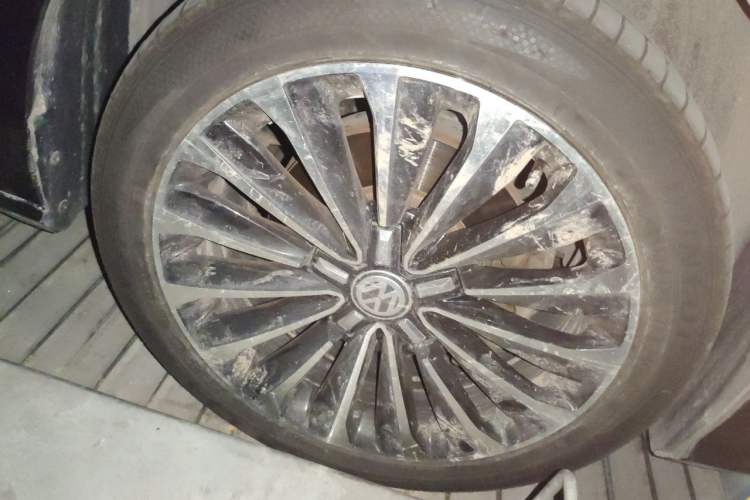 Used Volkswagen Passat 2017 330TSI DSG Luxury Edition Right Front Wheel Hub