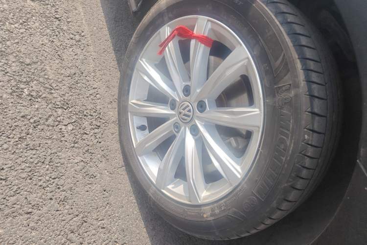 Used Volkswagen Passat 2017 330TSI DSG Luxury Edition Right Front Wheel Hub