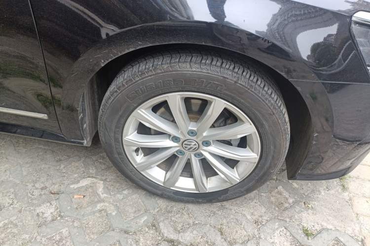 Used Volkswagen Passat 2017 330TSI DSG Luxury Edition Right Front Wheel Hub