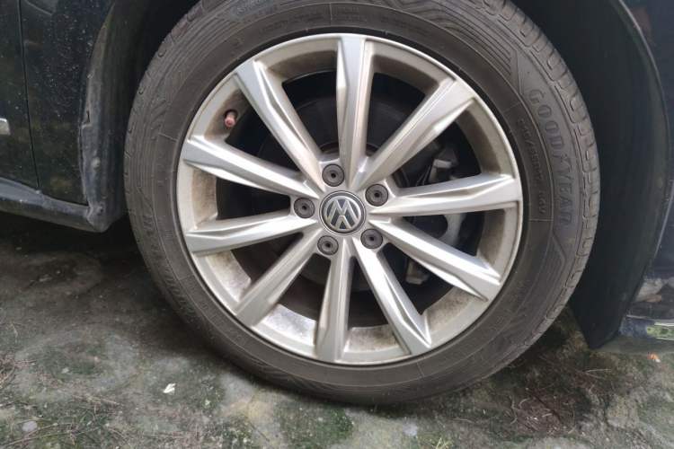 Used Volkswagen Passat 2017 330TSI DSG Luxury Edition Right Front Wheel Hub