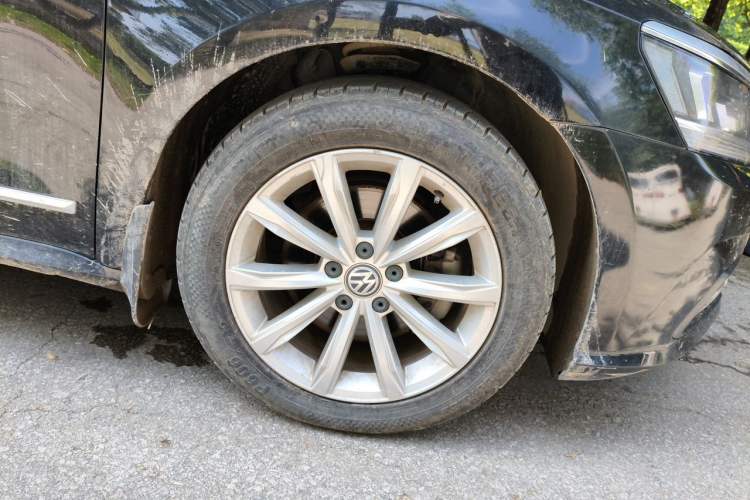 Used Volkswagen Passat 2017 330TSI DSG Luxury Edition Right Front Wheel Hub