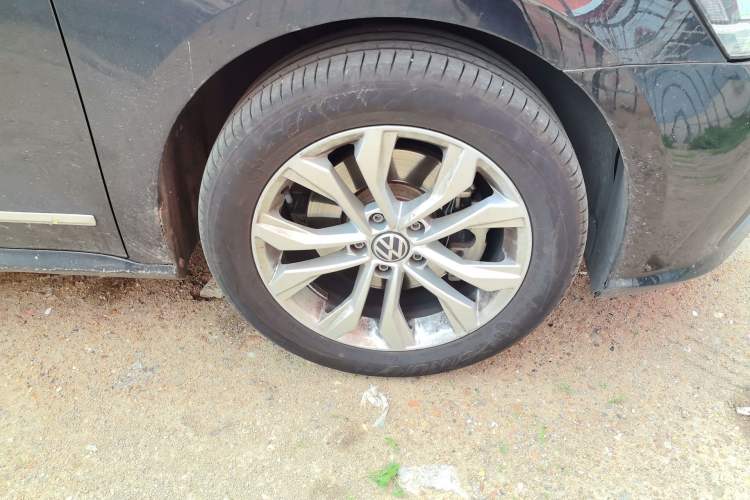 Used Volkswagen Passat 2017 330TSI DSG Prestige Edition Right Front Wheel Hub