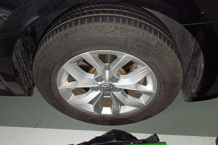 Used Volkswagen Passat 2017 280TSI DSG Luxury Edition Right Front Wheel Hub