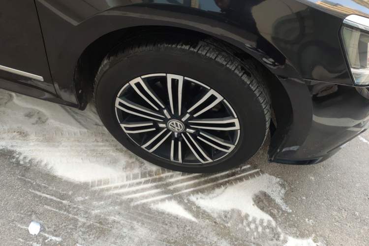 Used Volkswagen Passat 2017 330TSI DSG Prestige Edition Right Front Wheel Hub