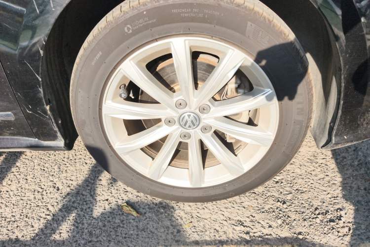 Used Volkswagen Passat 2017 330TSI DSG Luxury Edition Right Front Wheel Hub