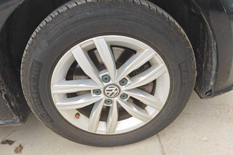 Used Volkswagen Passat 2017 1.8TSI DSG Government Procurement Version (CEA Engine) Right Front Wheel Hub
