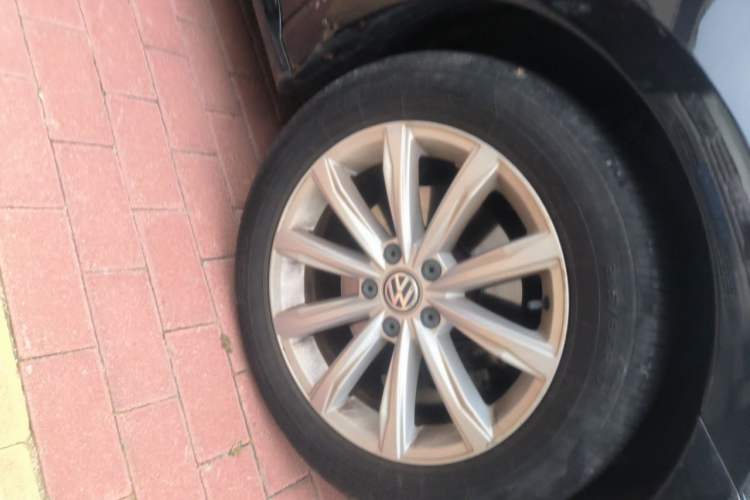 Used Volkswagen Passat 2017 330TSI DSG Luxury Edition Right Front Wheel Hub