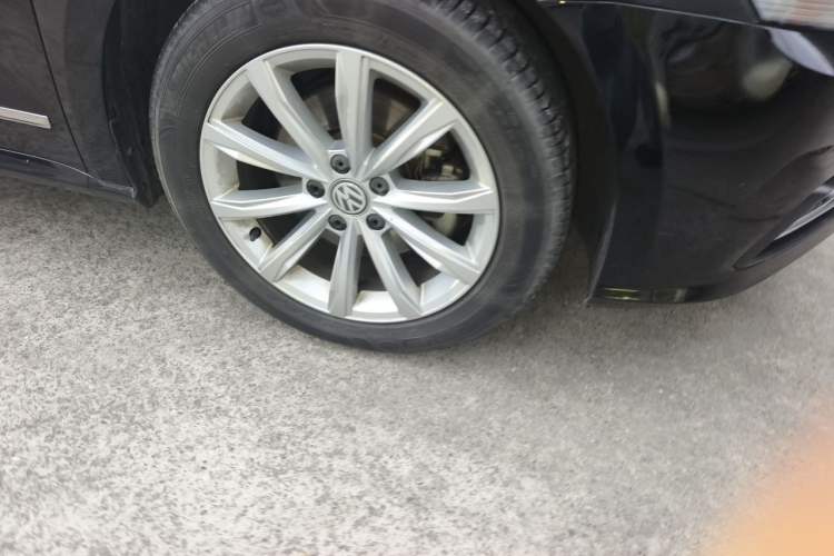Used Volkswagen Passat 2017 330TSI DSG Luxury Edition Right Front Wheel Hub