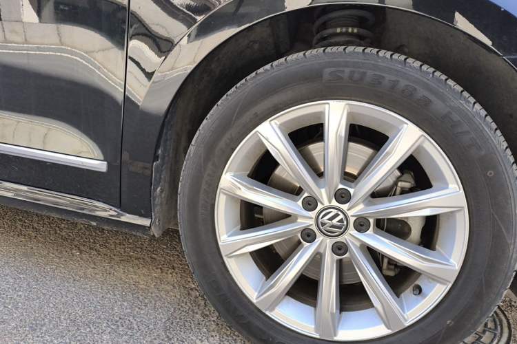 Used Volkswagen Passat 2017 330TSI DSG Luxury Edition Right Front Wheel Hub