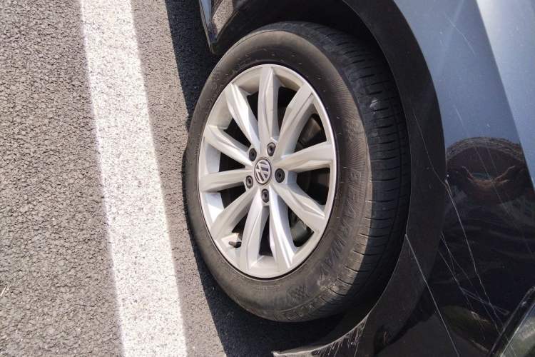 Used Volkswagen Passat 2017 330TSI DSG Luxury Edition Right Front Wheel Hub