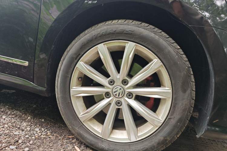 Used Volkswagen Passat 2017 330TSI DSG Luxury Edition Right Front Wheel Hub