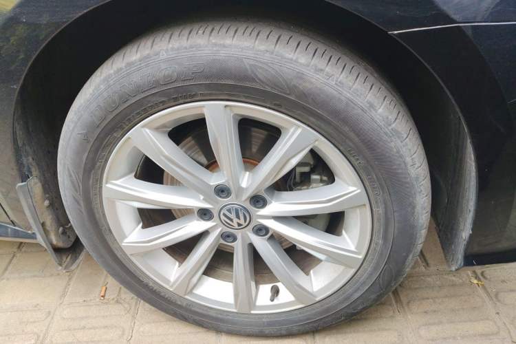 Used Volkswagen Passat 2017 330TSI DSG Luxury Edition Right Front Wheel Hub