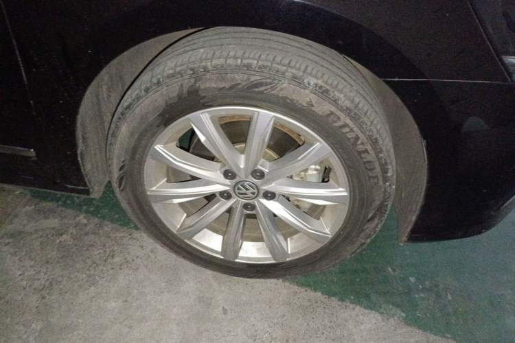 Used Volkswagen Passat 2017 330TSI DSG Luxury Edition Right Front Wheel Hub