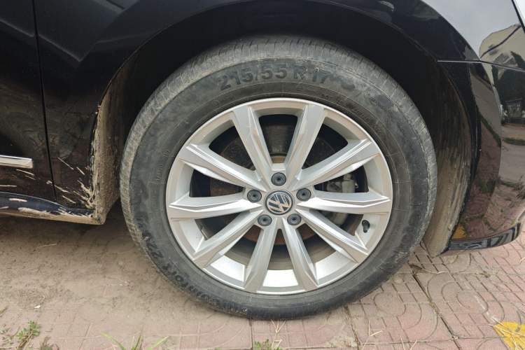 Used Volkswagen Passat 2017 330TSI DSG Luxury Edition Right Front Wheel Hub