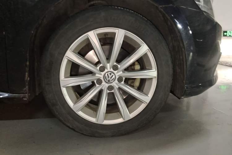 Used Volkswagen Passat 2017 330TSI DSG Luxury Edition Right Front Wheel Hub
