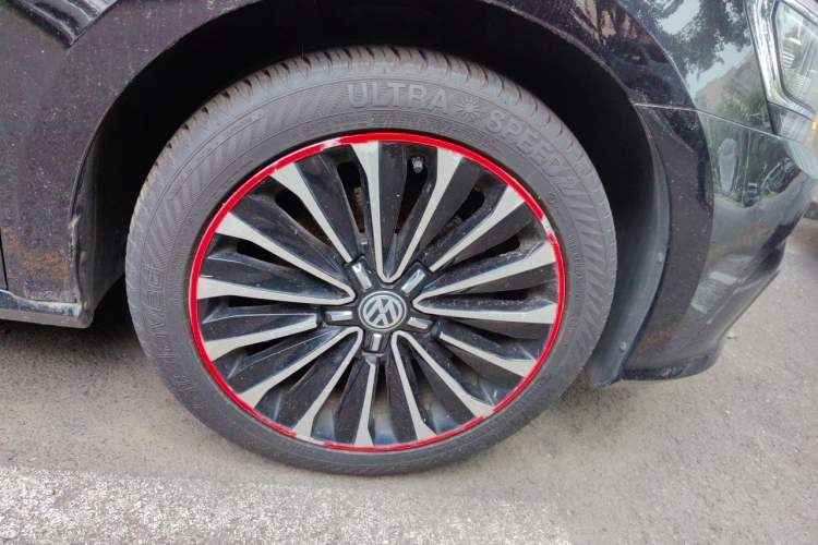 Used Volkswagen Passat 2017 330TSI DSG Luxury Edition Right Front Wheel Hub