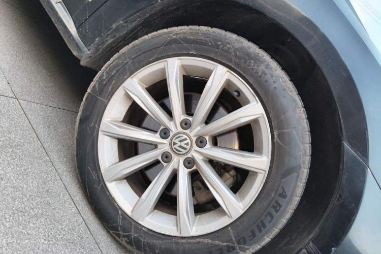 Used Volkswagen Passat 2017 330TSI DSG Luxury Edition Right Front Wheel Hub