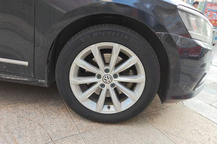 Used Volkswagen Passat 2017 330TSI DSG Luxury Edition Right Front Wheel Hub
