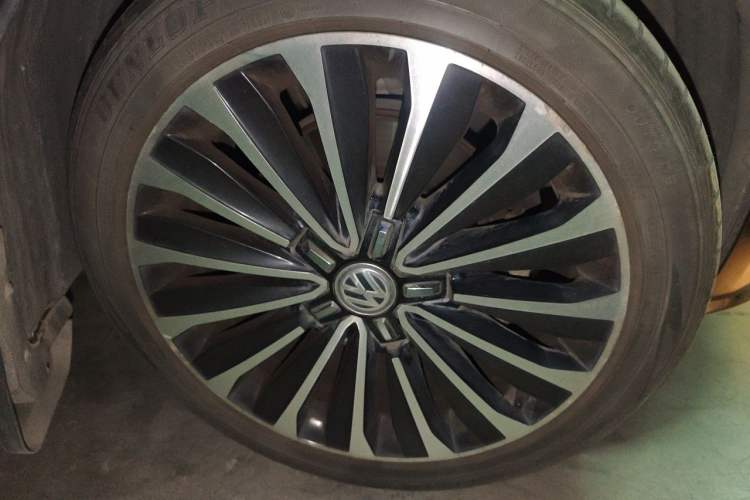 Used Volkswagen Passat 2017 330TSI DSG Prestige Edition Right Front Wheel Hub