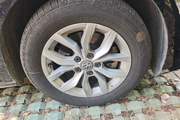 Used Volkswagen Passat 2017 330TSI DSG Luxury Edition Right Front Wheel Hub