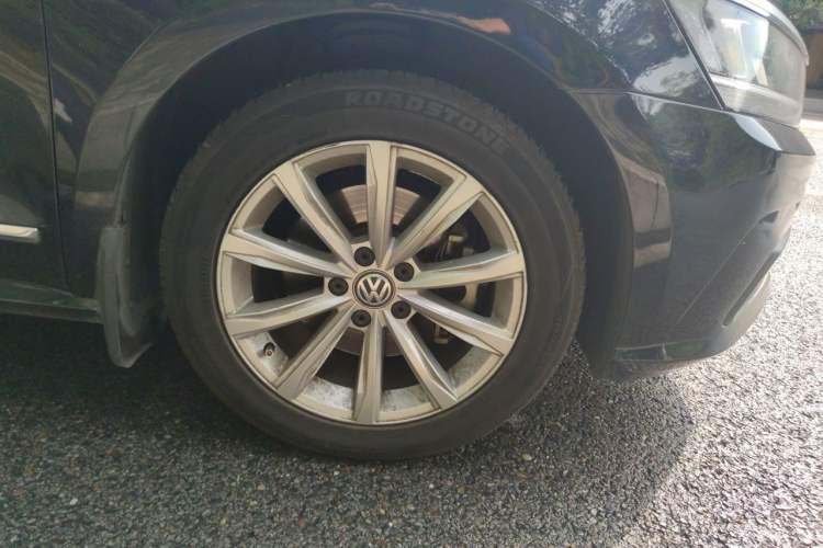 Used Volkswagen Passat 2017 280TSI DSG Luxury Edition Right Front Wheel Hub